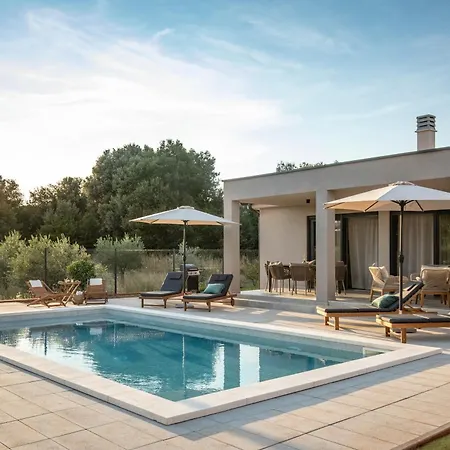 Villa Casa Dvori - House With Pool *