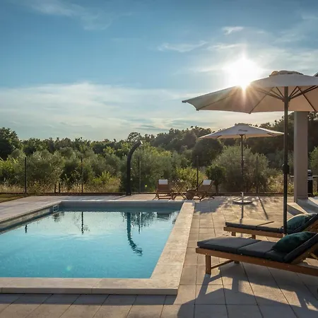 Villa Casa Dvori - House With Pool Valtura
